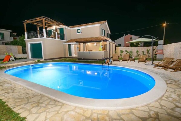 Outdoor pool - Holiday Home Lorena Split (Kaštel Lukšic)