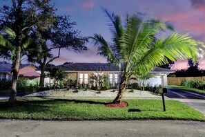 Front of property - 7 Br Home with Pool Gameroom & Soccer (Plantation)