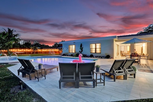 7 Br Home with Pool Gameroom & Soccer