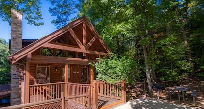 3 BR/2.5 BA NEAR PARKWAY, GAME ROOM, FIREPLACE, HOT TUB,REAL LOG CABIN,PETS OK!