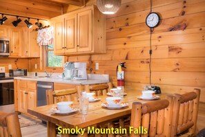 冰箱、微波炉、烤箱、炉灶