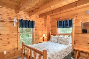 3 bedrooms, iron/ironing board, internet, bed sheets