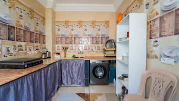 Fridge, oven, stovetop, blender