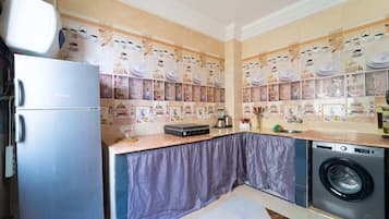 Fridge, oven, stovetop, blender