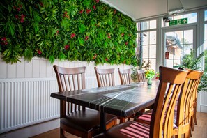 Lunch and dinner served - Pine Lodge Hotel & Restaurant Mansfield (Mansfield)
