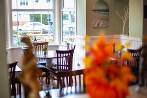 Déjeuner et dîner servis sur place