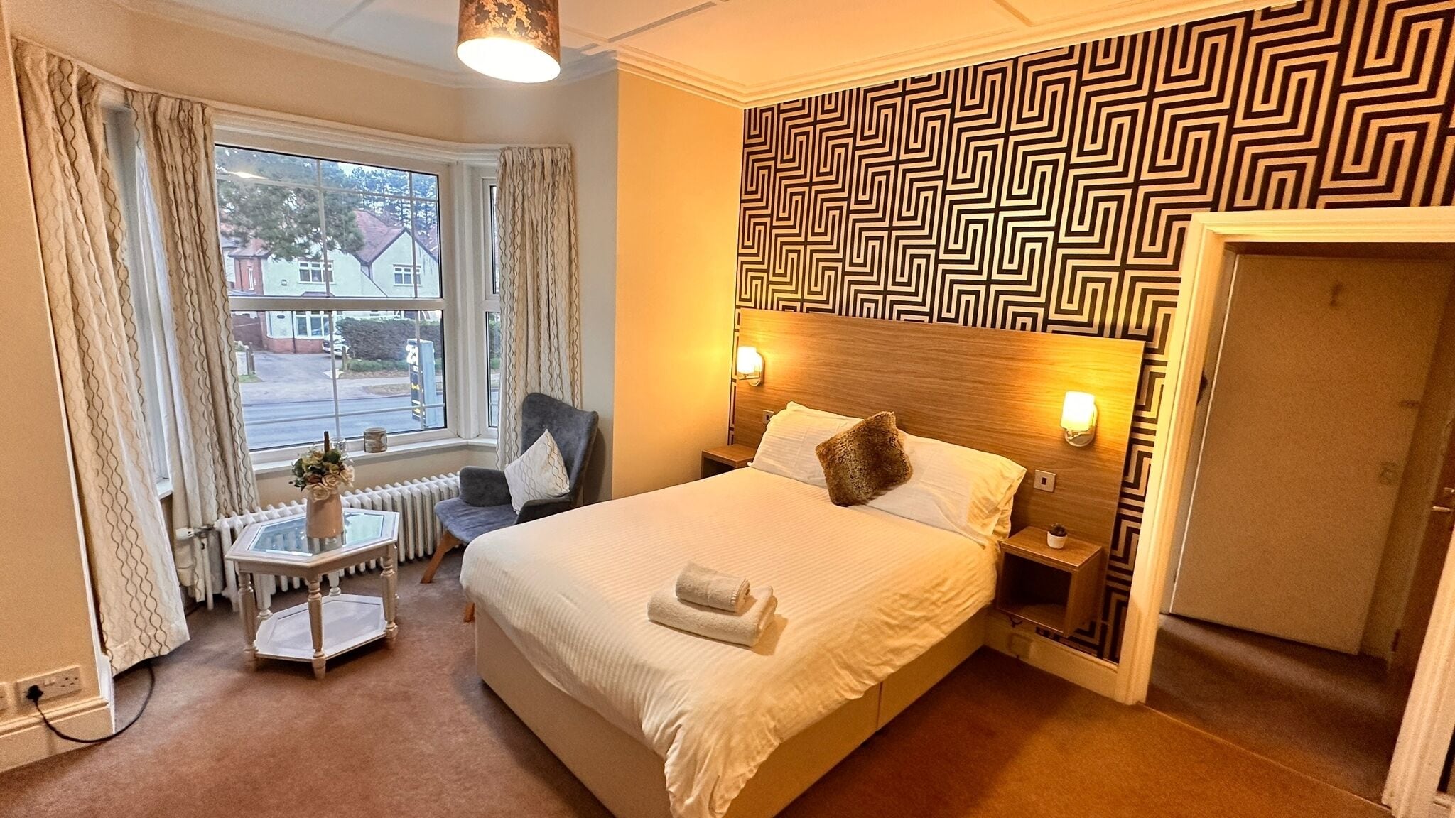 经典双人房 | 特色装修、特色家居、办公桌、笔记本电脑工作区