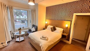 Decoración personalizada, muebles diferentes y escritorio 