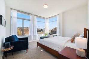 Iron/ironing board, free WiFi, bed sheets - Luxurious Seattle townhome w/ Mt Rainier and skyline views! (Seattle)