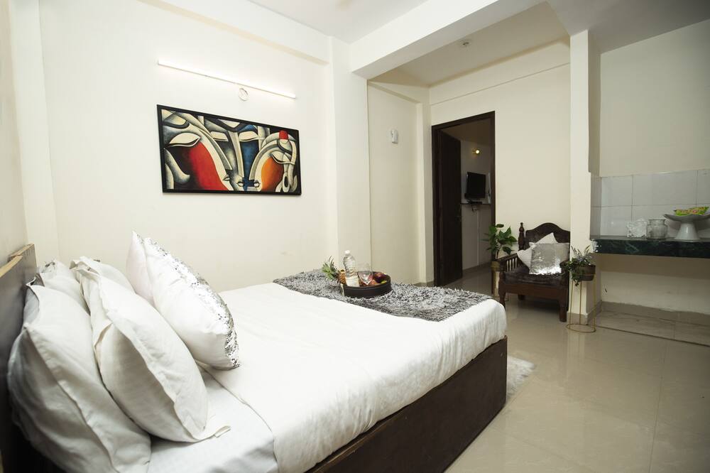 Hotel Royal Avenue By F9 Hotels - Loni Dehat