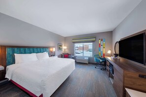 Hypo-allergenic bedding, desk, laptop workspace, blackout curtains - Hampton Inn Columbus Downtown, GA (Columbus)