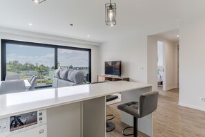 City-Apartment, 2 Schlafzimmer, Nichtraucher, Balkon | Eigene Küche | Kühlschrank, Mikrowelle, Ofen, Geschirrspüler