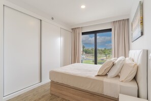 2 عدّة غرف نوم وتجهيزات عازلة للصوت ومكواة/لوح كي وواي فاي مجانًا