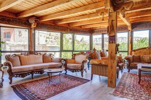 35-inch LED TV with satellite channels, TV - Aşk-ı Nare Cave Hotel (Nevsehir)