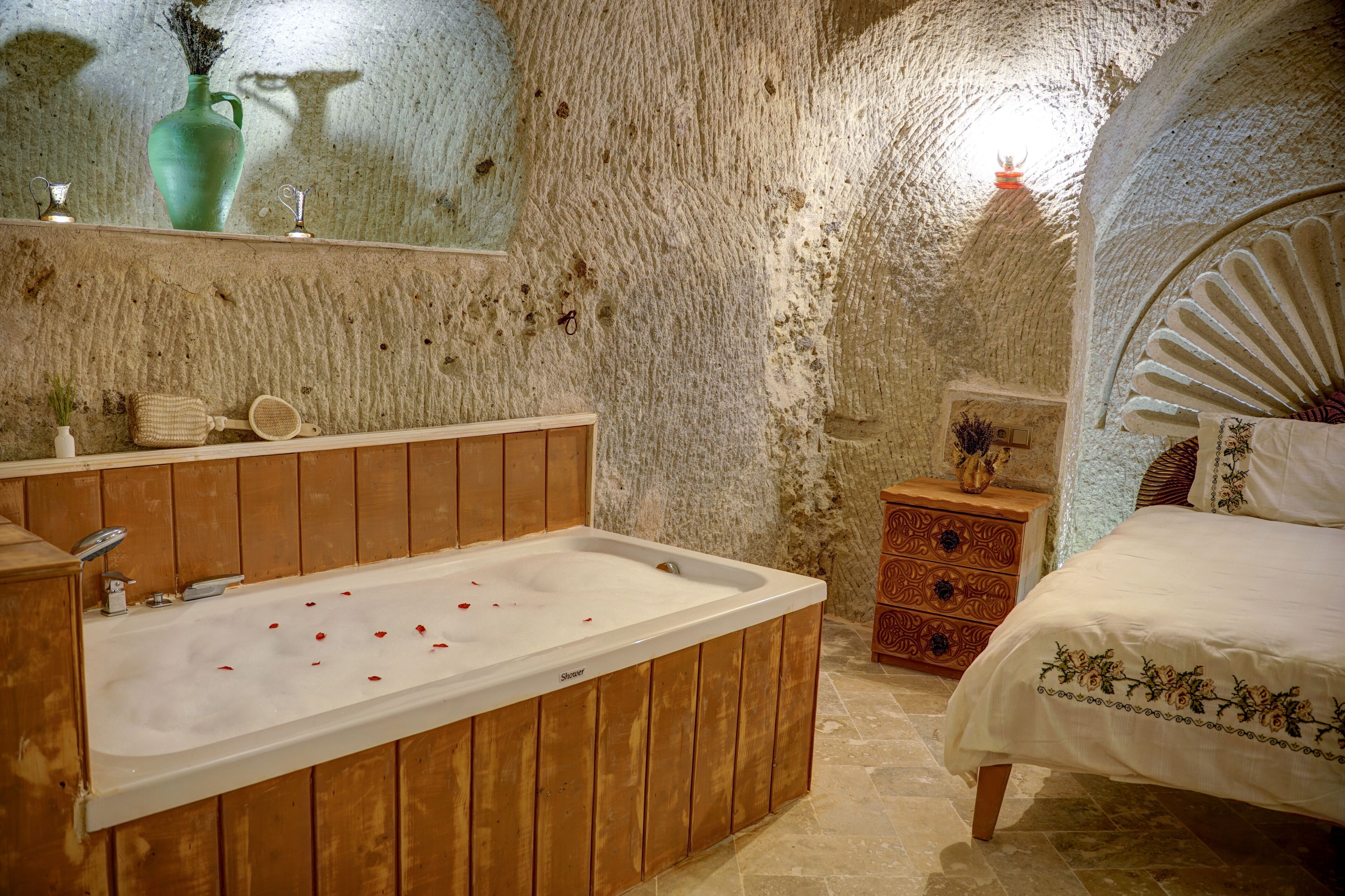 家庭房 | 埃及棉床单、高档床上用品、羽绒被、迷你吧