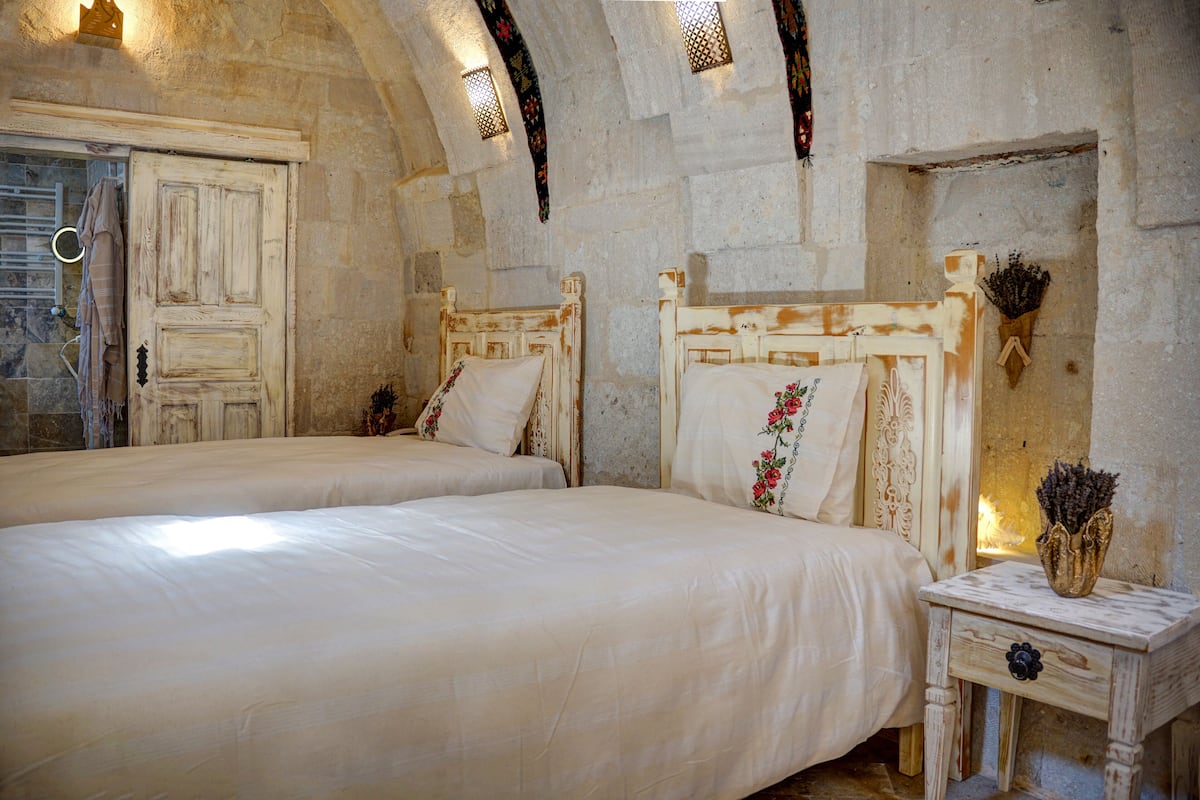 Standard Room | Egyptian cotton sheets, premium bedding, down comforters, minibar