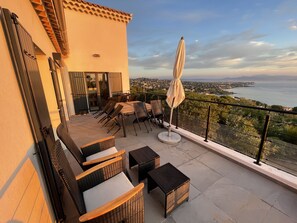 Terrace/patio - Air-conditioned villa with panoramic sea view and heated pool, 900m from the beach (Roquebrune-sur-Argens)