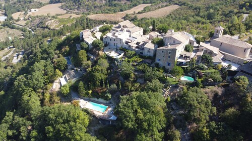 Maison & piscine panoramique dans hameau provençal