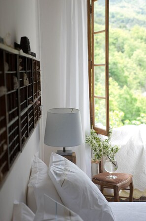 9 bedrooms, in-room safe, desk, iron/ironing board