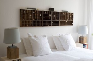 9 bedrooms, in-room safe, desk, iron/ironing board