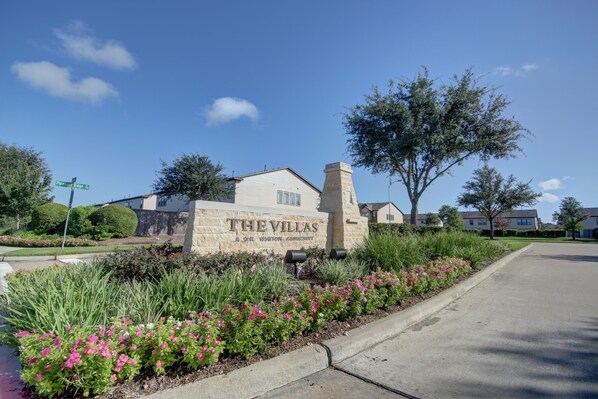 Property grounds - Affordable 3-Bedroom Townhouse With Backyard ~ Double Story (Pet Friendly!) (Rosenberg)