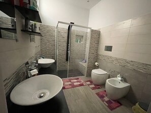 Shower, hair dryer, bidet, towels - KAM DELUXE 120 sqm bright suitable Groups,Families,Couples,Singles<br><br> (Calamonaci)