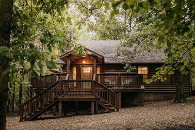 Hochatown Cabin- Sleeps 8,Hot tub, playset, arcade & more!