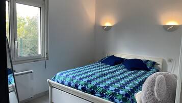 2 bedrooms, iron/ironing board, free WiFi