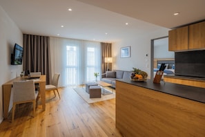 Flat-screen TV, heated floors, offices