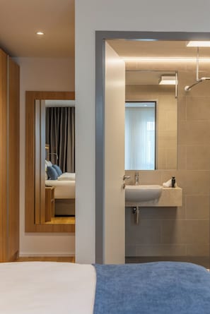 1 bedroom, in-room safe, desk, laptop workspace