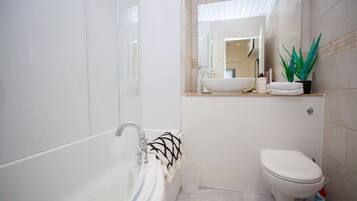 Bathtub, hair dryer, towels