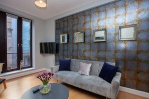 TV, offices - Modern and refurbished Flat in Merchant City (Glasgow City)