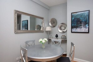 Dining - Modern and refurbished Flat in Merchant City (Glasgow City)