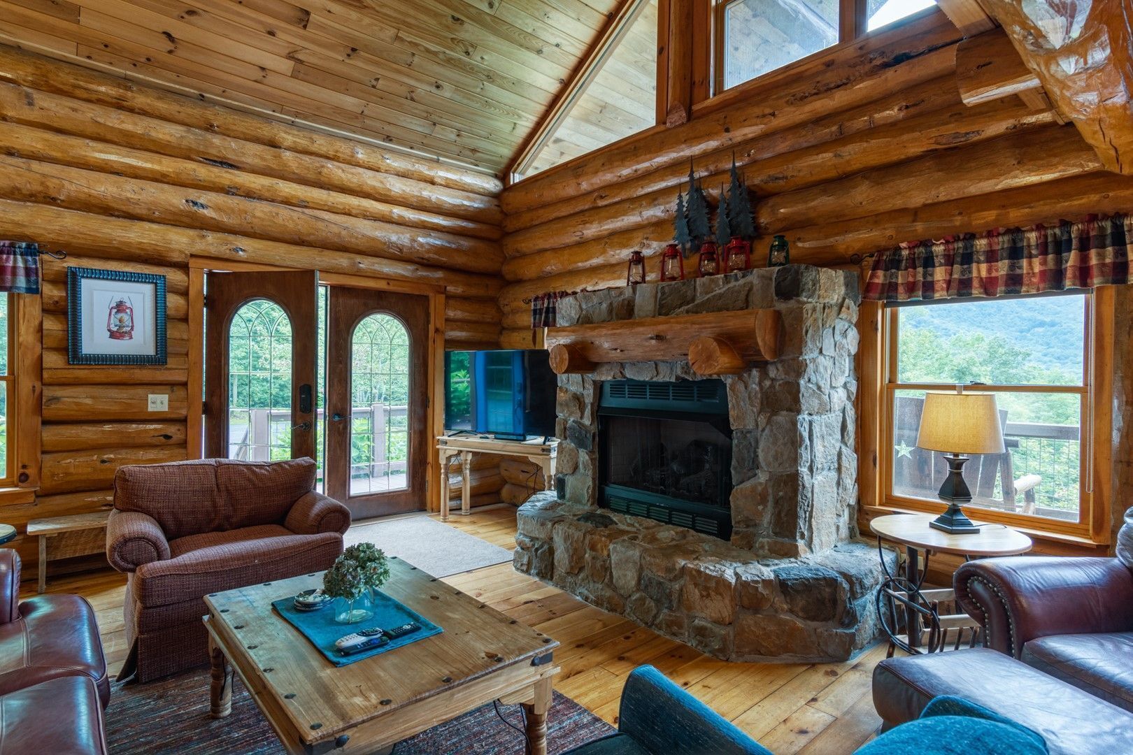 Red Lantern Lodge includes free admission to attractions