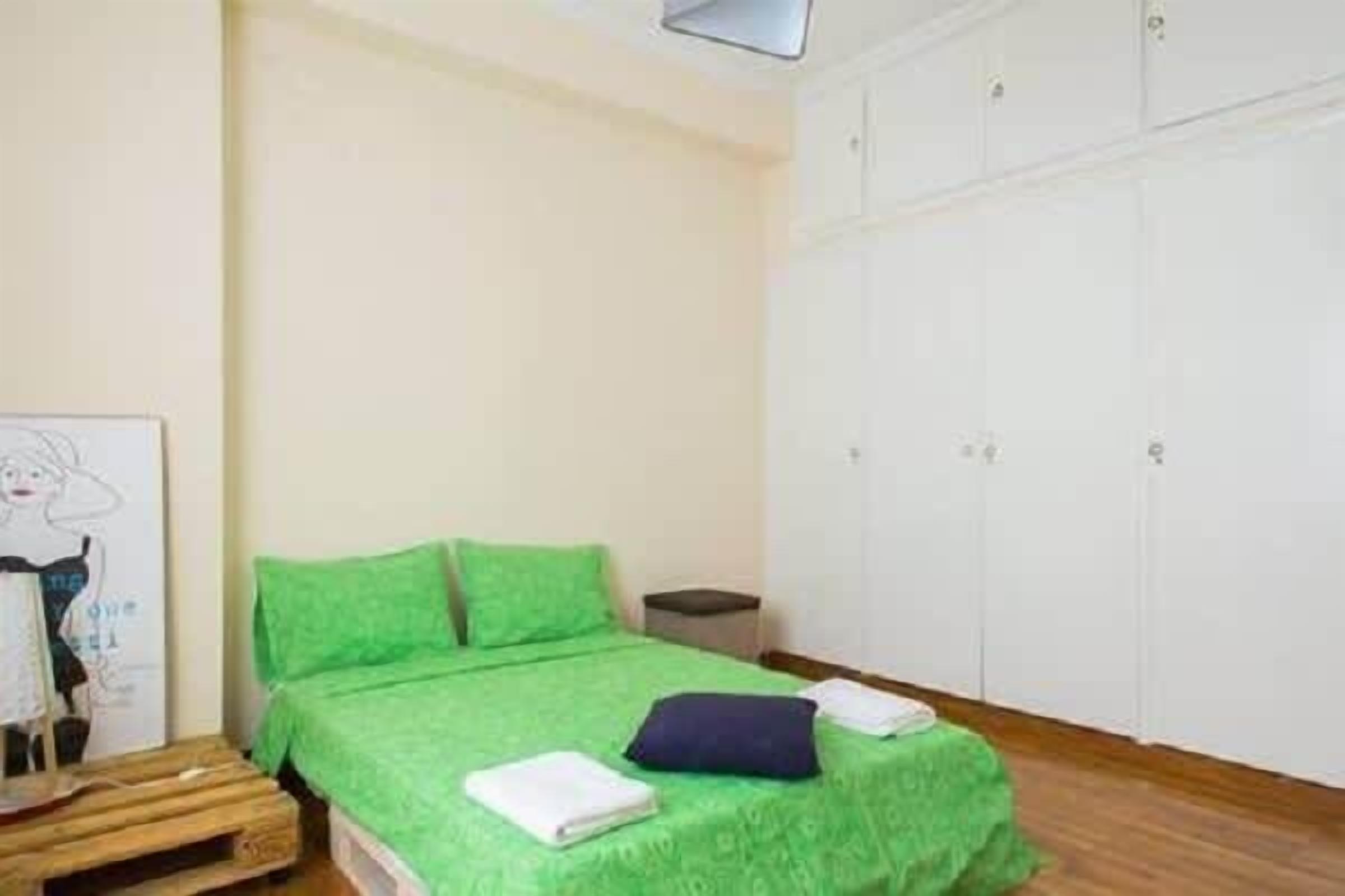 Fully equipped 2 bedroom apt in Athens