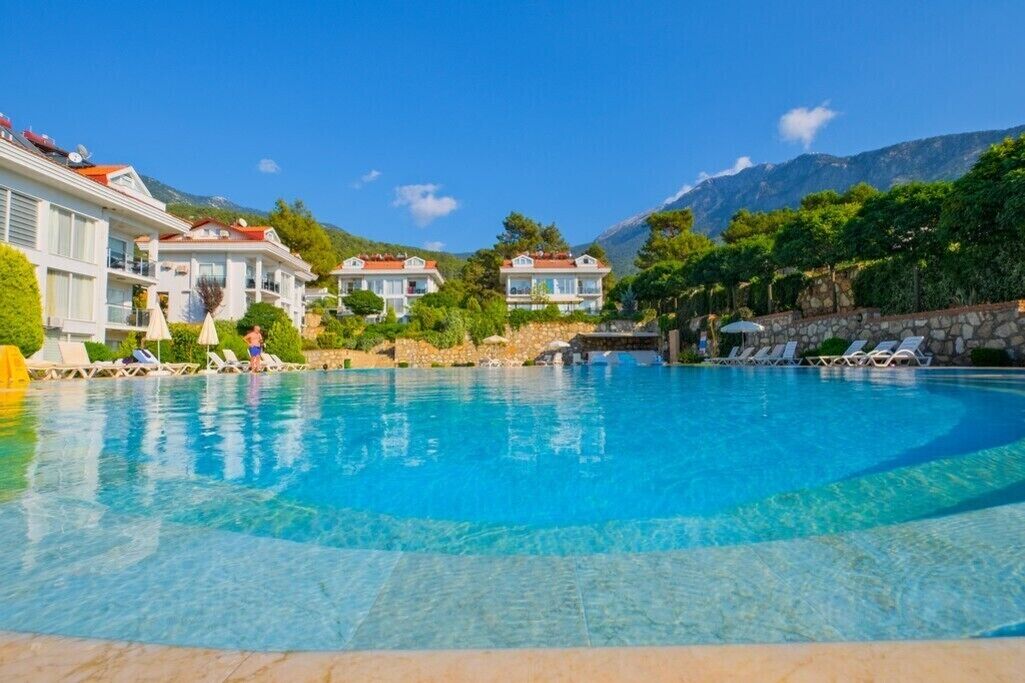 luxury apartment close to Ölüdeniz with olympic pool