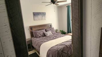 3 bedrooms, desk, iron/ironing board, free WiFi