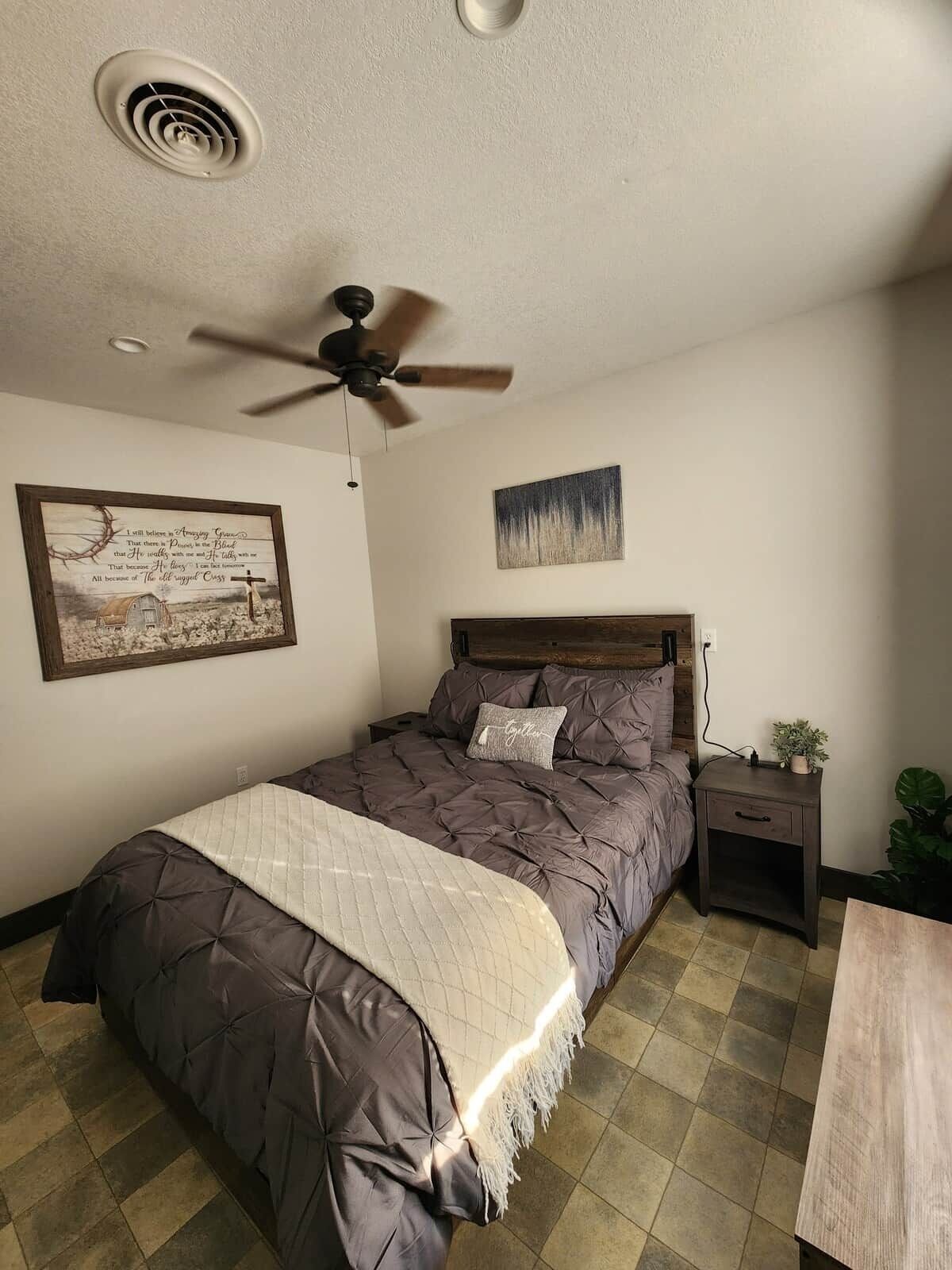 3 bedrooms, desk, iron/ironing board, free WiFi