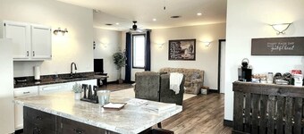 Prairieview Cottage Retreat - Hot Tub Sunsets