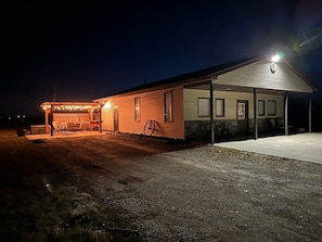 Outdoor patio Area lit up at night - Prairieview Cottage Retreat - Hot Tub Sunsets (Sullivan)