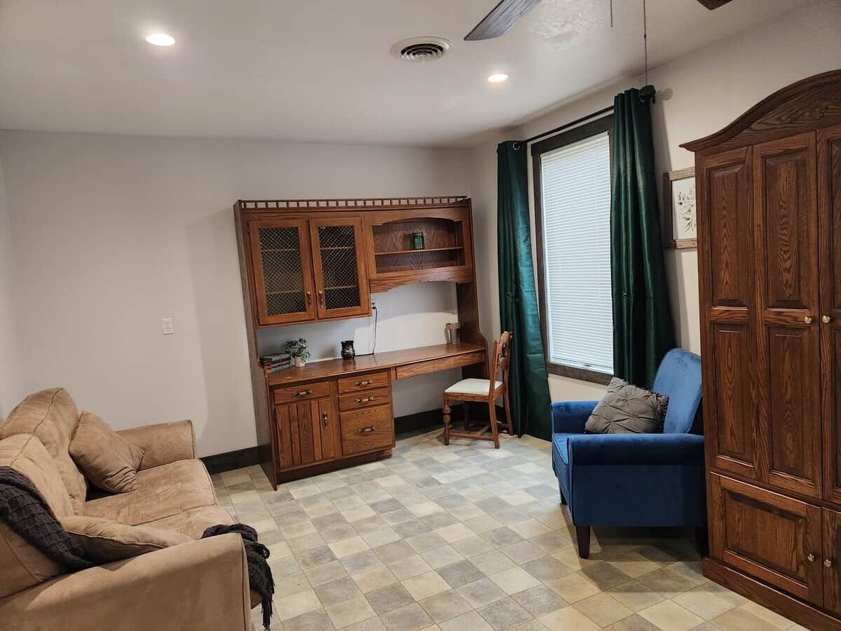 Smart TV, fireplace, DVD player, books