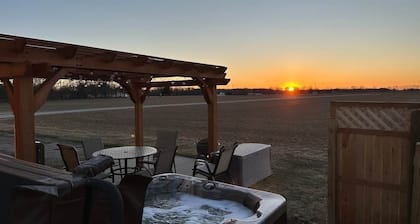 Prairieview Cottage Retreat - Hot Tub Sunsets