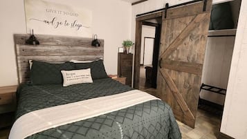 3 bedrooms, desk, iron/ironing board, free WiFi