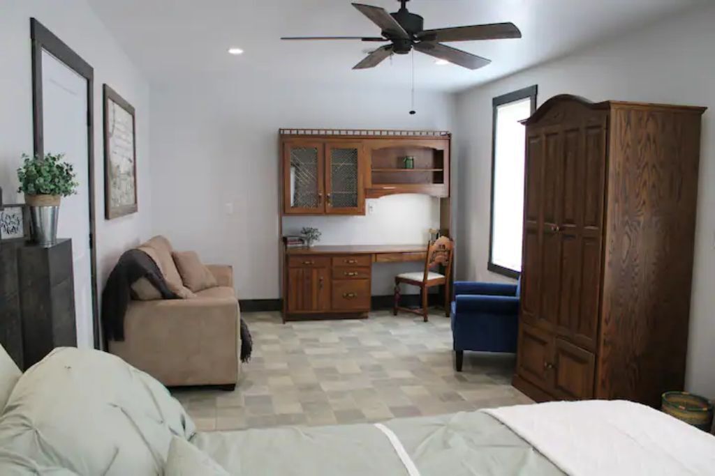 Oasis on the Prairie - Hot Tub Sunsets - Sleeps 8