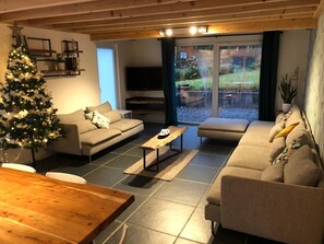 TV connectée, jeux vidéo, lecteur de DVD, livres