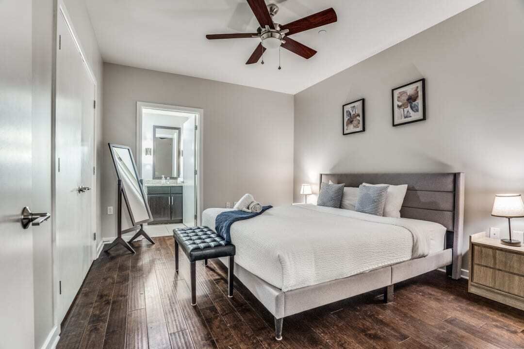 Bold CozySuites w/pool, gym, roof #12