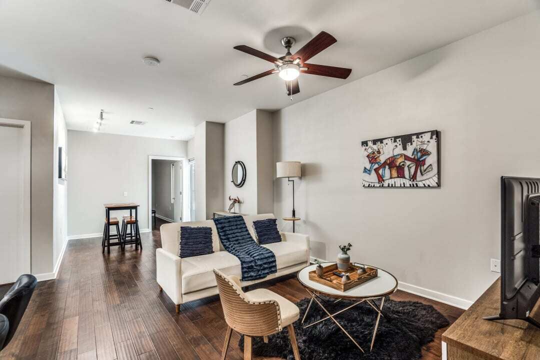 Bold CozySuites w/pool, gym, roof #12