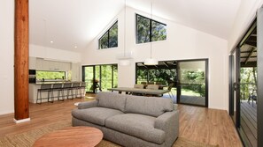 TV, fireplace - Rainforest River Retreat - Kangaroo Valley (Upper Kangaroo River)