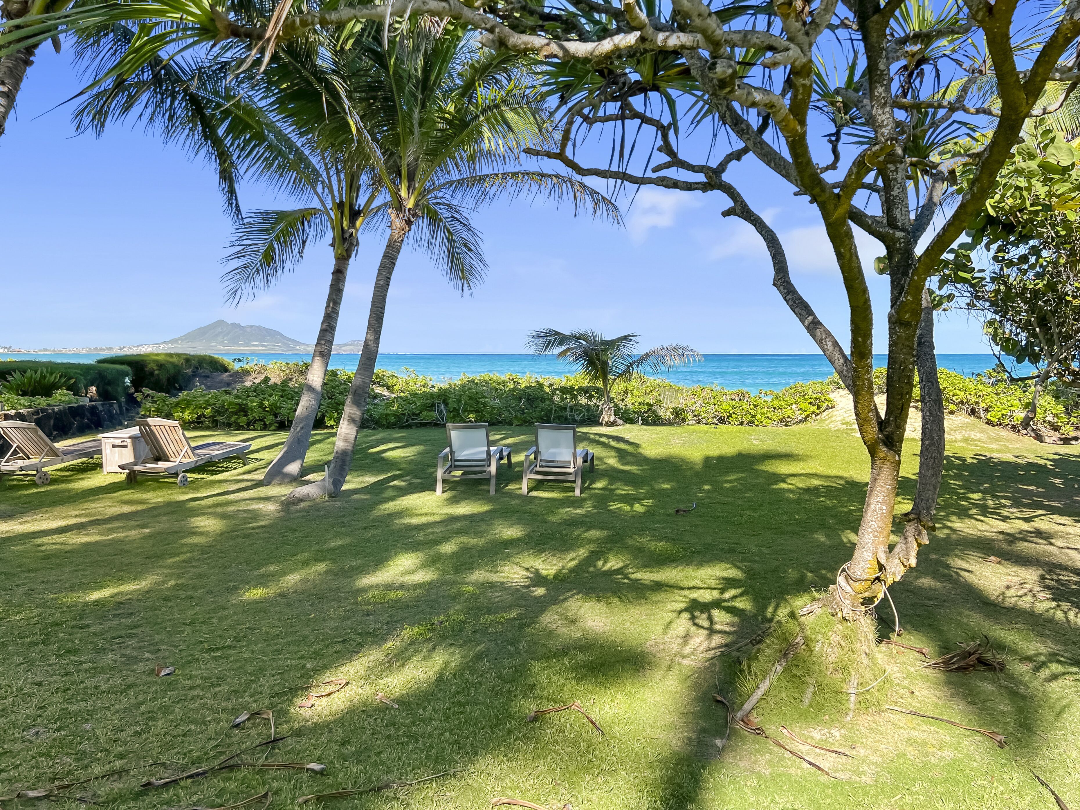 Peaceful Oceanfront Home Near Downtown Kailua w/ BBQ & AC: Kai Mele