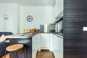 Fridge, microwave, oven, stovetop - Maison le Bac Apartments (Paris)